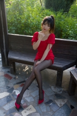 2斗鱼主播小女巫露娜户外小红裙主题户外红色连衣裙配超薄黑丝秀美腿性感写真