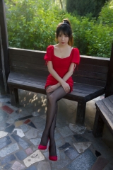 3斗鱼主播小女巫露娜户外小红裙主题户外红色连衣裙配超薄黑丝秀美腿性感写真